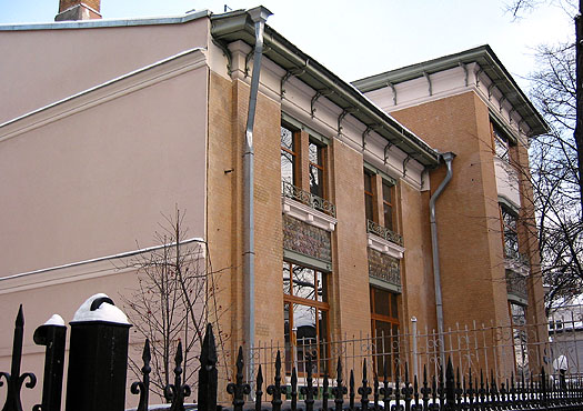  2004.